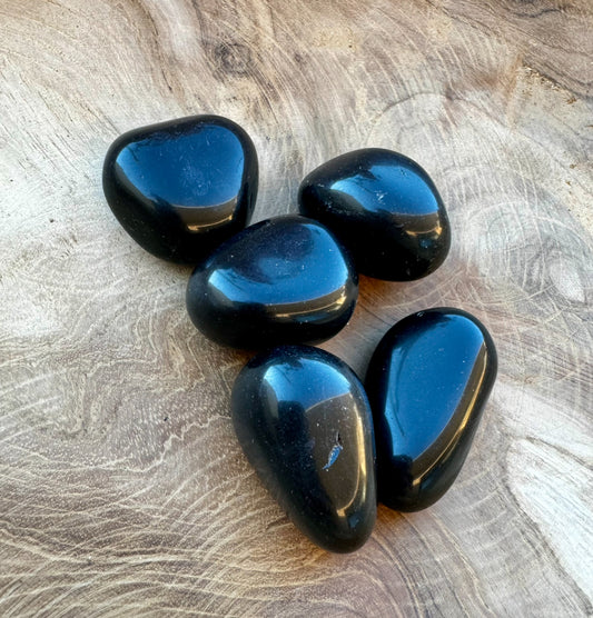 rodados de obsidiana negra